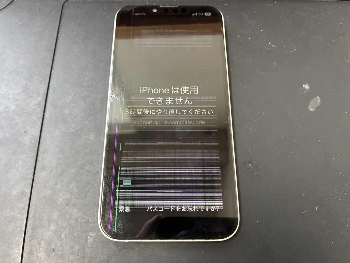 液晶が壊れているiPhone13