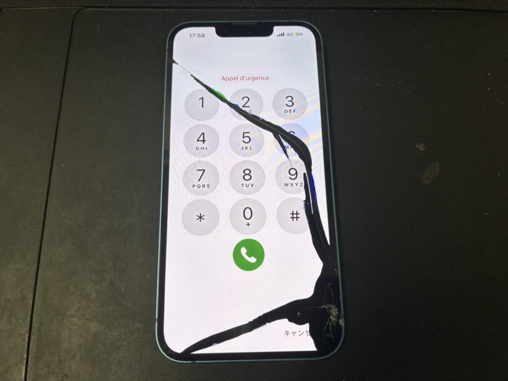液漏れが起きているiPhone13