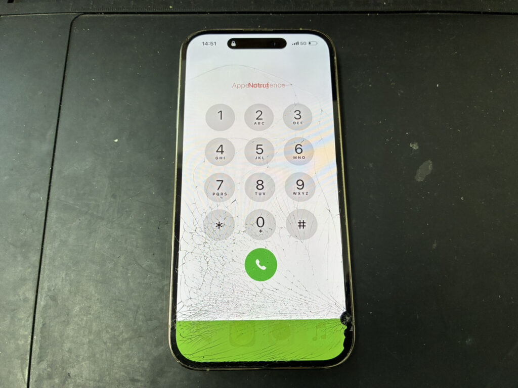 画面が壊れているiPhone14Pro
