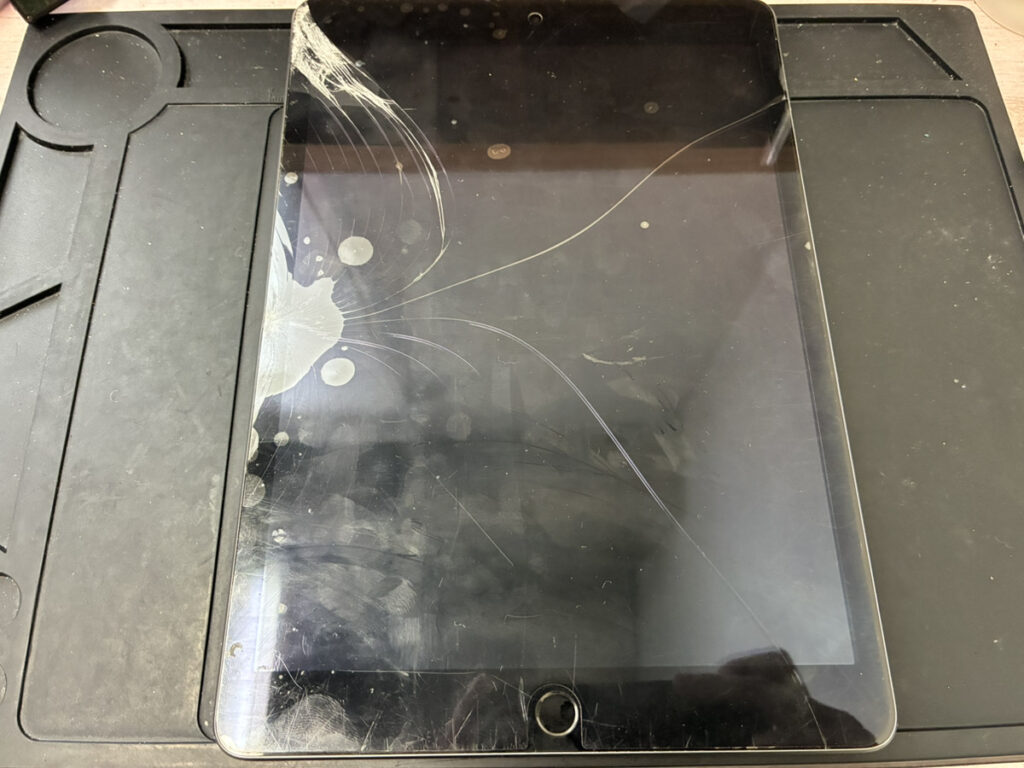 画面が割れているiPad第9世代