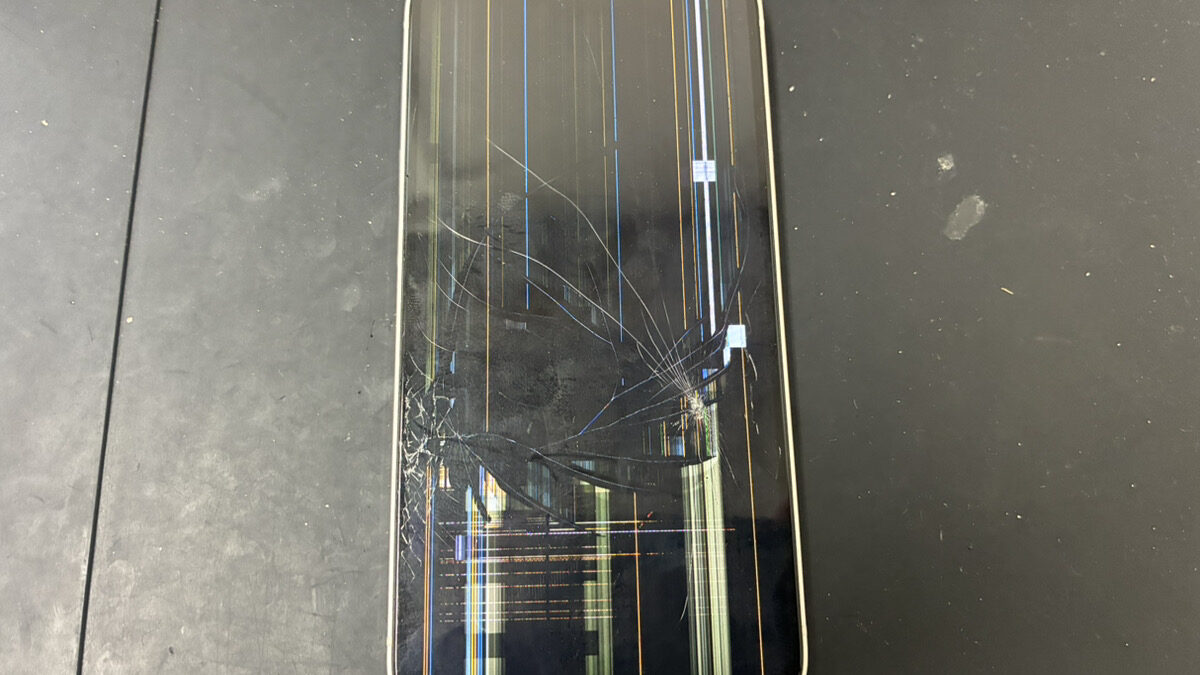【鹿児島】iPhone14 画面修理｜重度の画面破損で映らない症状を即日復旧
