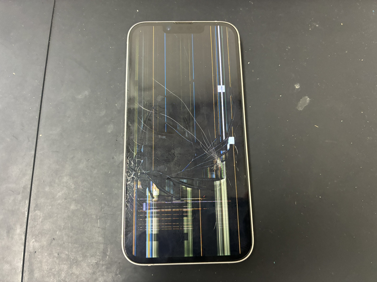 画面が壊れているiPhone14