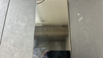 【鹿児島】iPhone15 Pro 画面修理｜液晶が映らない症状を即日復旧