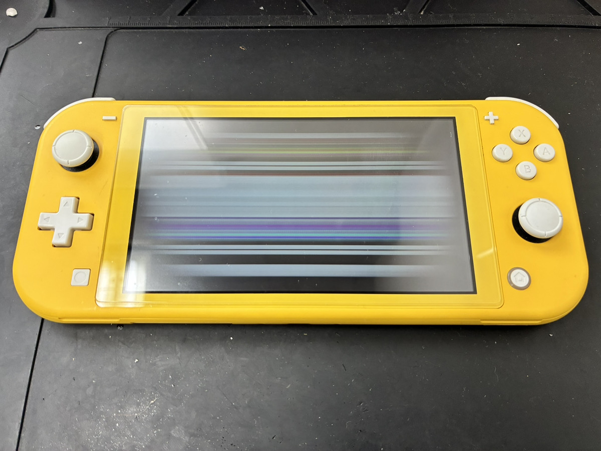 液晶が壊れているNintendo Switch Lite