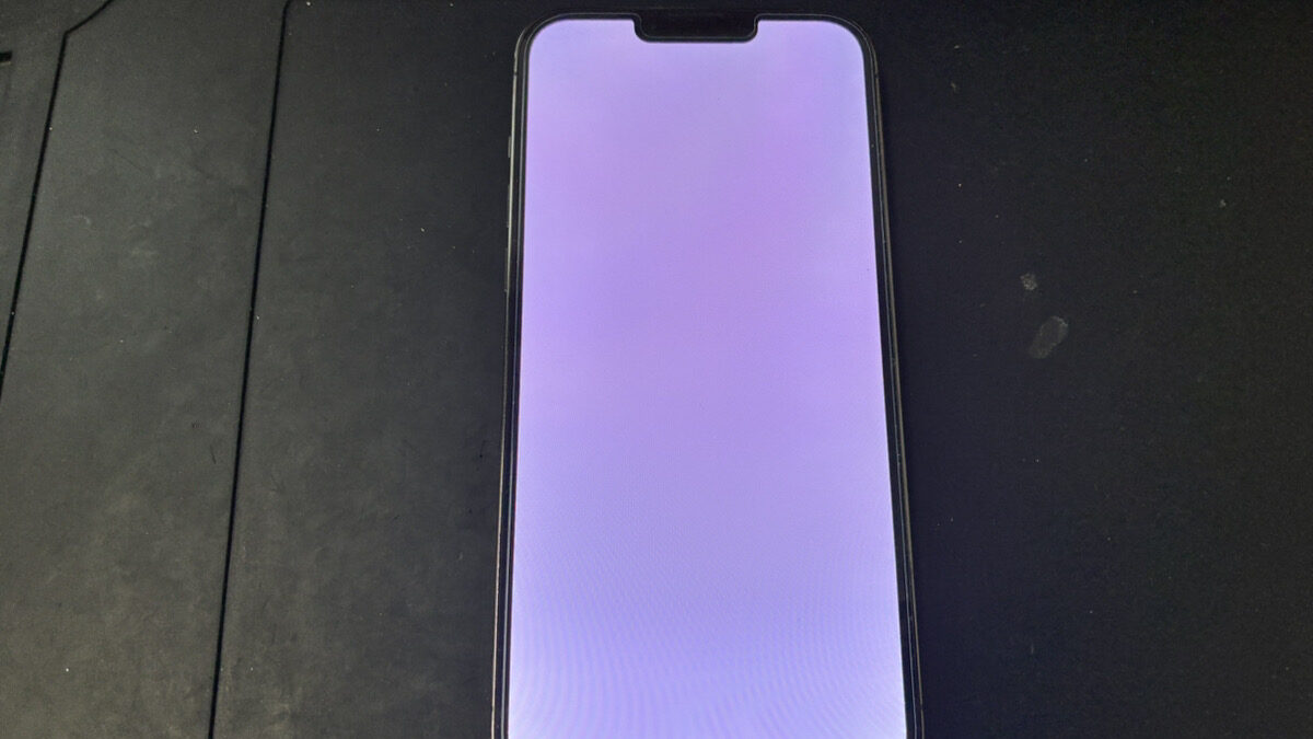 【鹿児島】iPhone13 Pro Max 画面修理｜画面が真っ白になる症状を即日修理