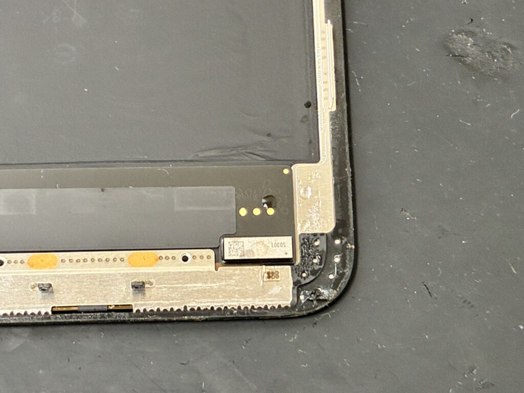 水滴が付いているiPhone11ProMaxの内部