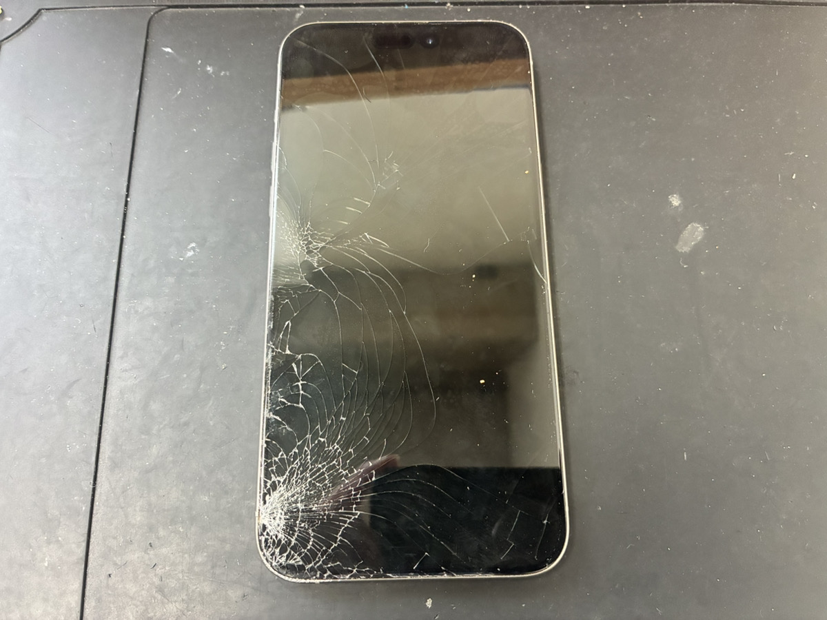 画面が映らなくなったiPhone15ProMax