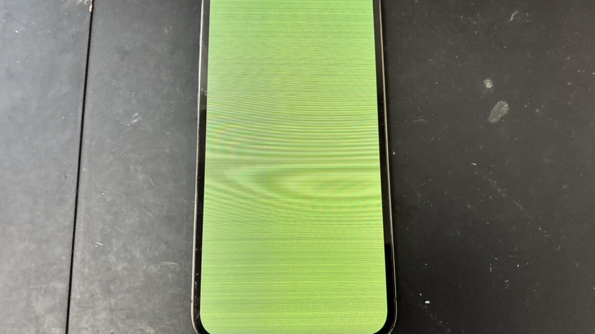 【鹿児島】iPhone13 Pro 画面修理｜画面全体が緑色になった表示不良をデータそのままで復旧しました
