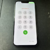 表示不良が起きているiPhone16e