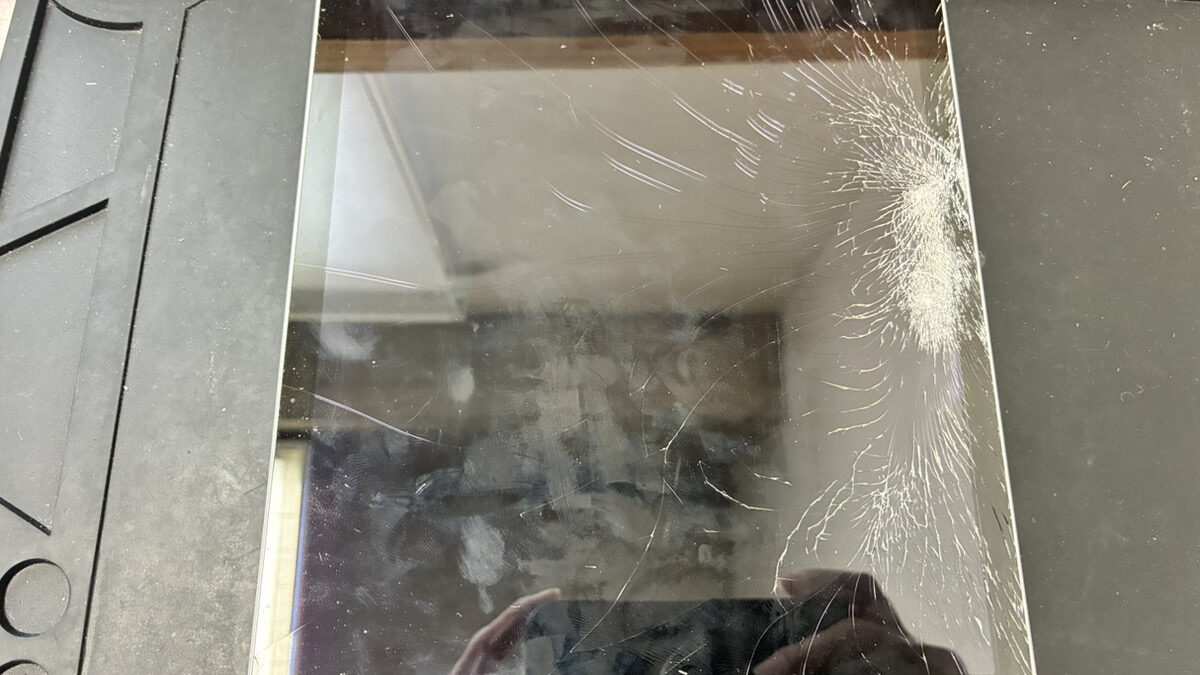 【鹿児島】iPad 第9世代 ガラス交換修理｜ガラスが粉々に割れたiPadを修理しました