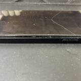 画面が浮いているiPhone12Pro