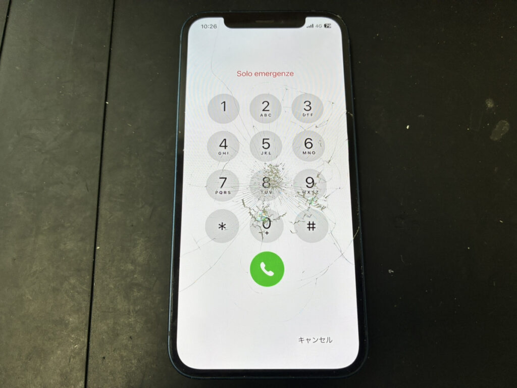 画面が割れているiPhone12PRo