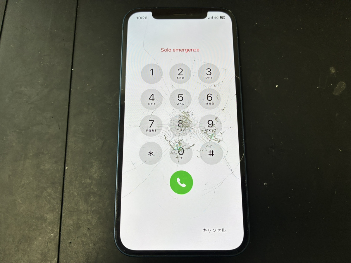 画面が割れているiPhone12PRo