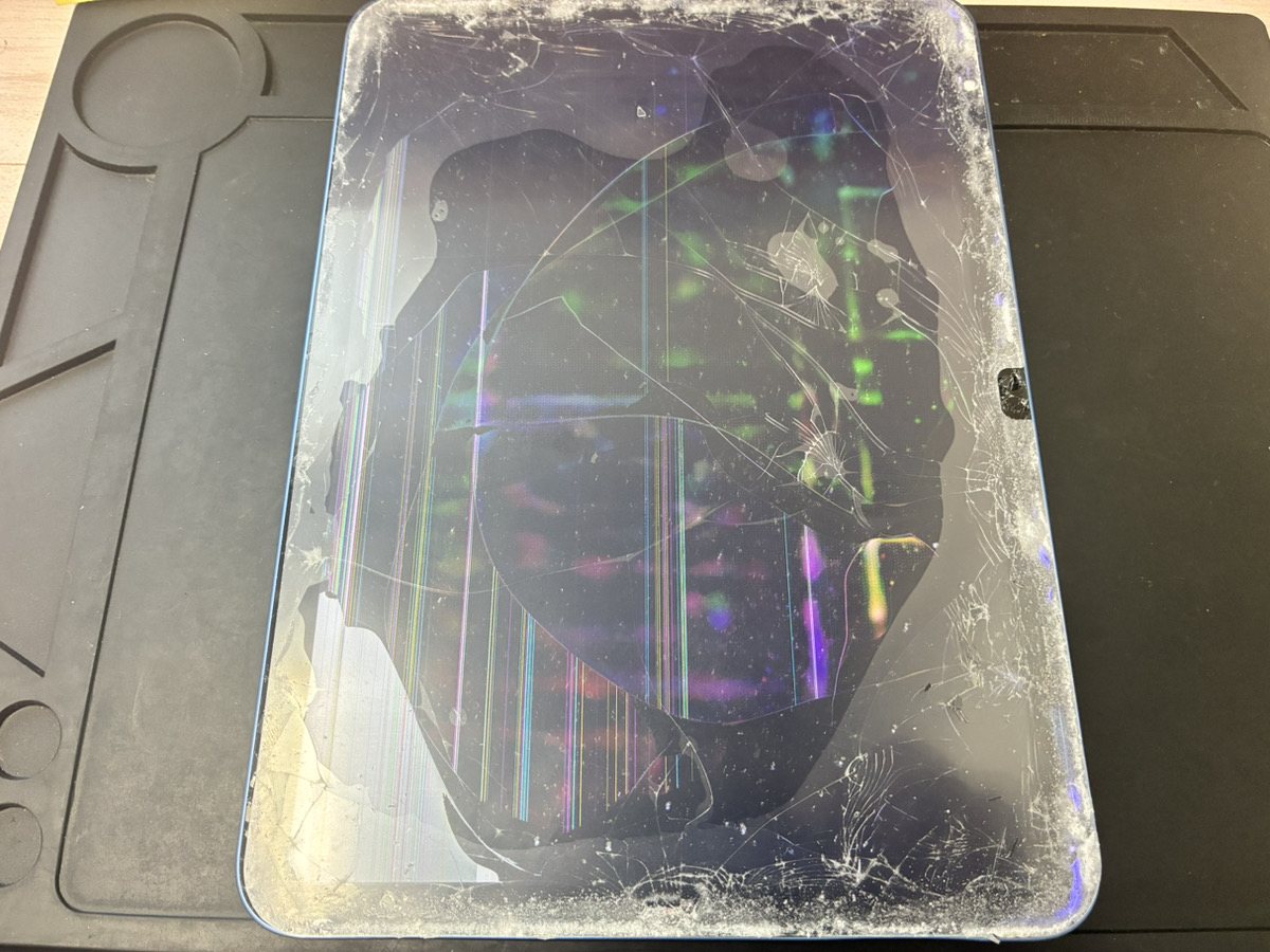 画面が壊れているiPad11(A16)