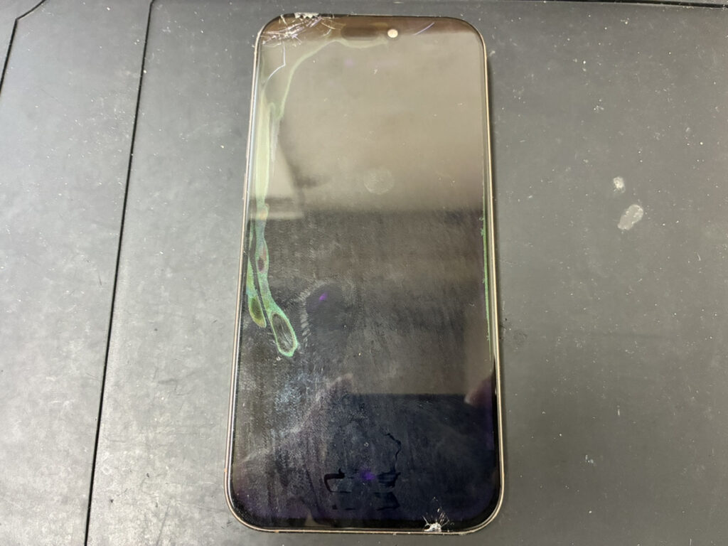 液晶が壊れているiPhone16ProMax