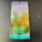 緑の縦線が表示されているGalaxy S21 5G