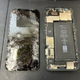 画面が外れているiPhone13