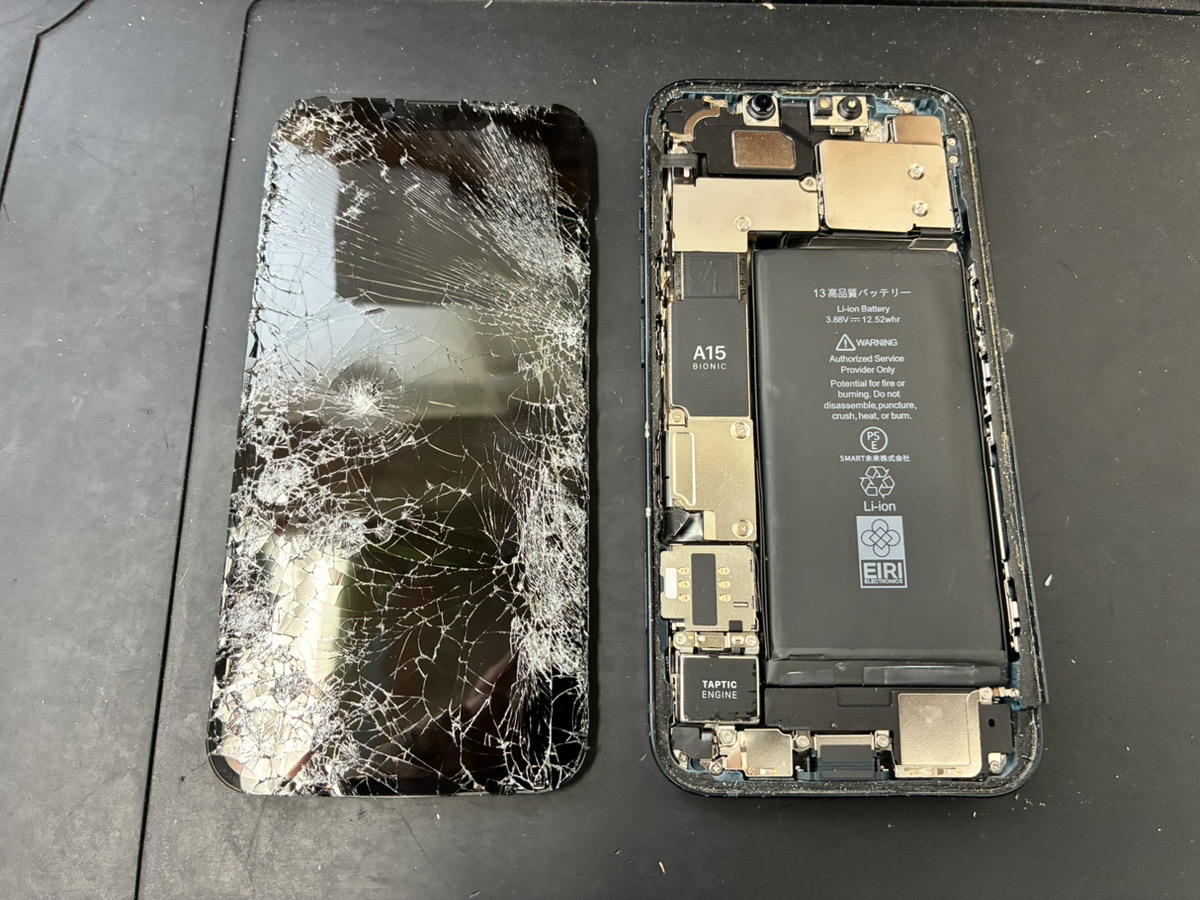 画面が外れているiPhone13