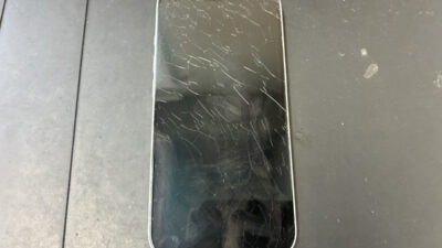【鹿児島】iPhone 17の画面修理｜画面がバキバキに割れたiPhoneをOLED画面に交換しました