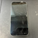 画面が割れているiPhone17