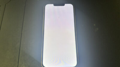 【鹿児島】iPhone 13 Proの画面修理｜ホワイトアウトして画面が真っ白になる症状について